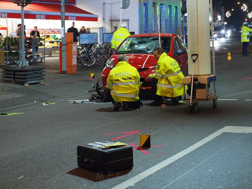 VU Rad gegen PKW Koeln Rath Roesratherstr Eilerstr P18.JPG